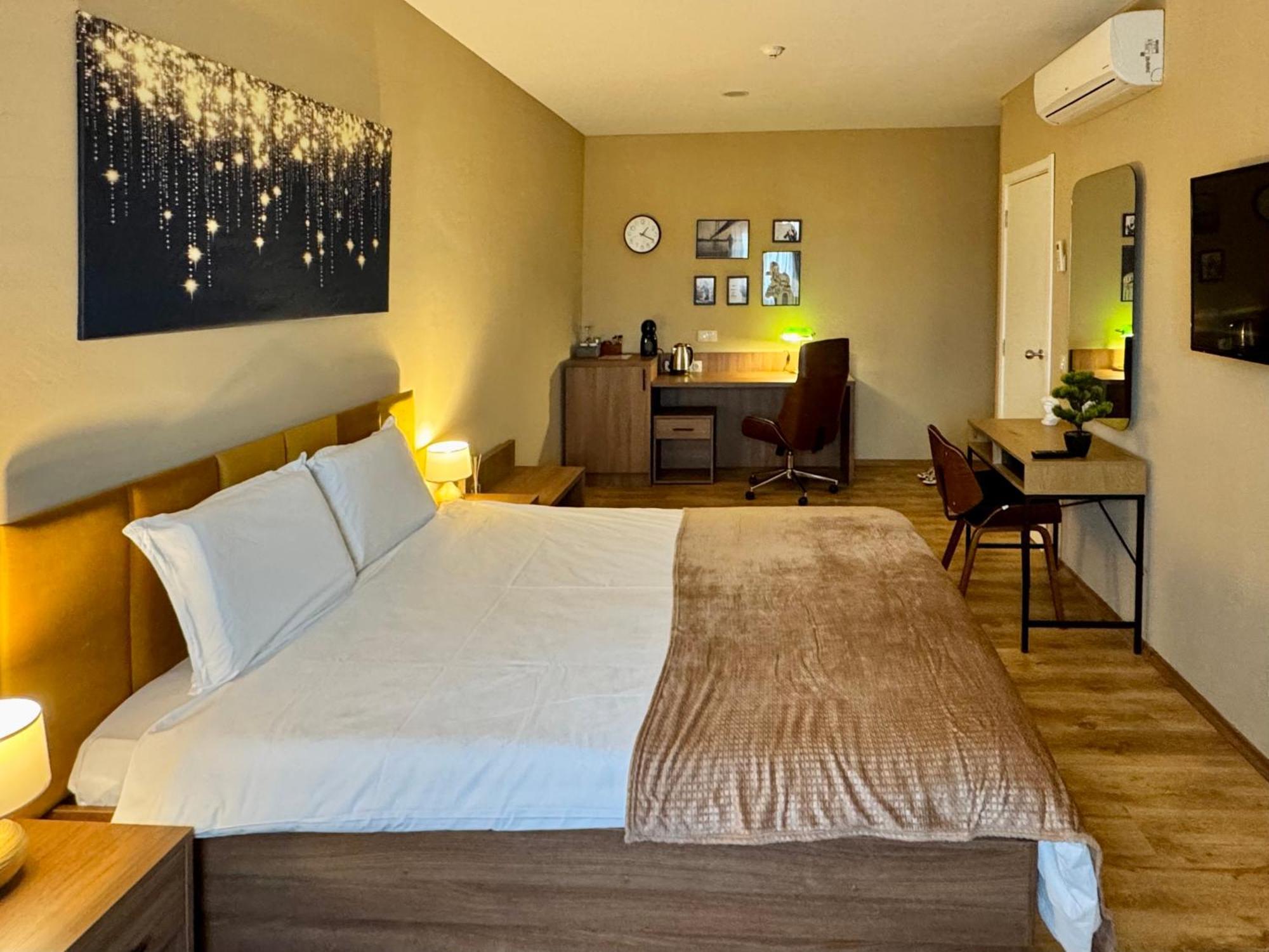 Airportstay Bg - Free Shuttle And Own Parking — Photos 1